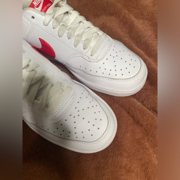 (Size 7) Nike Court Vision Low Print Red Sneakers - Picture 4 of 7